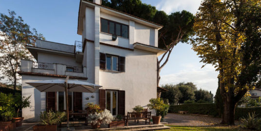Villa in vendita in Confini di Castelgandolfo, 1 – Concetta Relli Luxury Real Estate
